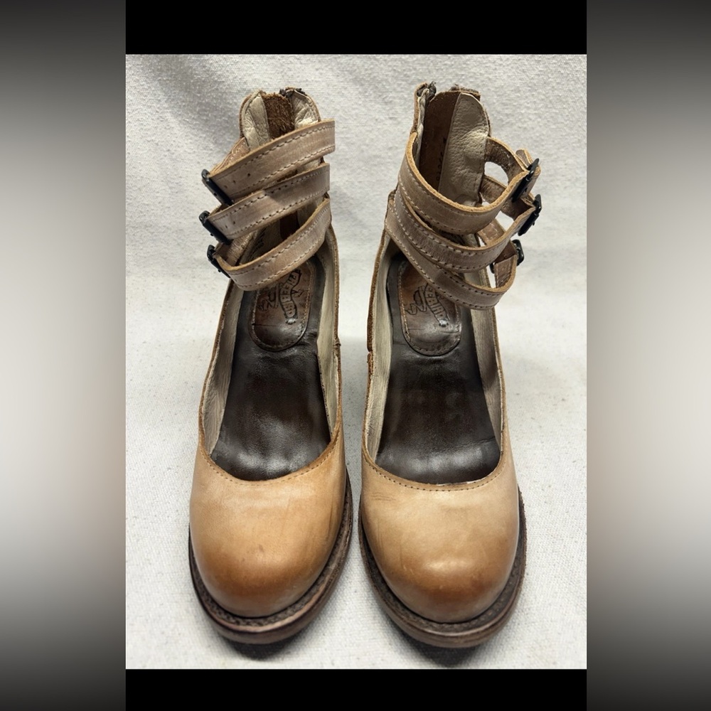 Freebird Randi size 6 tan - Picture 2 of 5